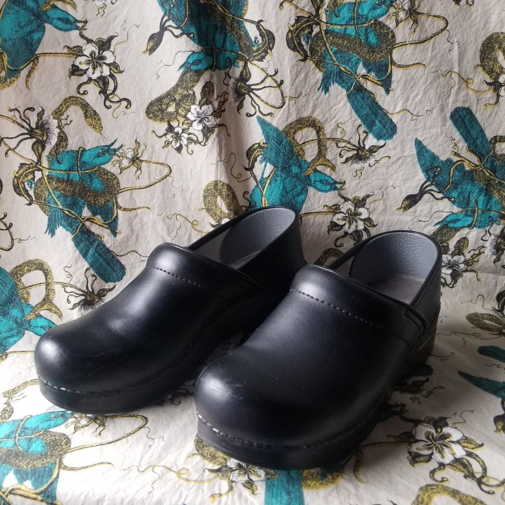 Dansko Black Clogs (EU 39)
